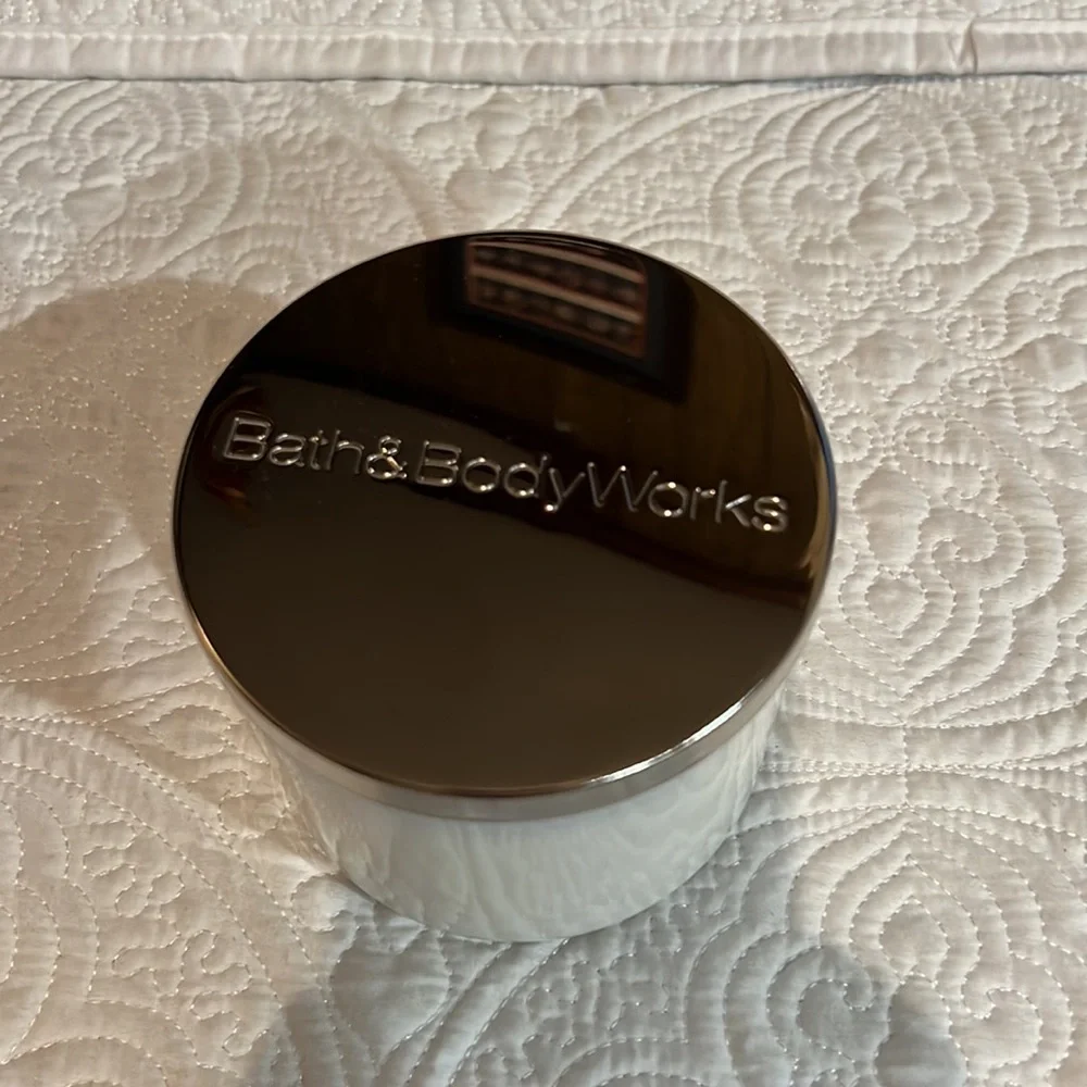 Bath &‎ Body Works You’re My Favorite white tea and sage 3 wick candle, new - Picture 5 of 10